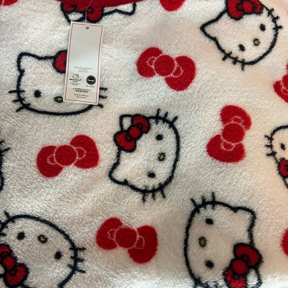 (SOLD)-NWT Hello Kitty Cozy Fleece Pajamas - Picture 2 of 5